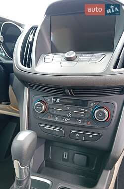 Внедорожник / Кроссовер Ford Escape 2017 в 
