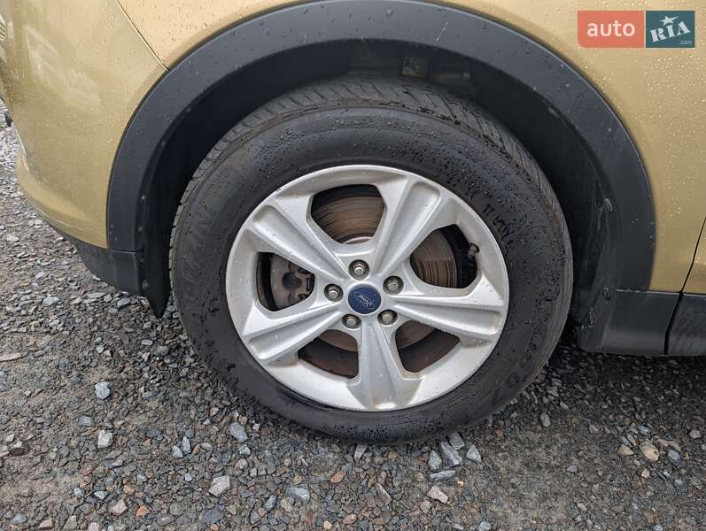 Внедорожник / Кроссовер Ford Escape 2014 в Ровно