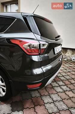 Внедорожник / Кроссовер Ford Escape 2017 в 