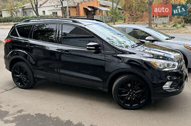 Позашляховик / Кросовер Ford Escape 2016 в 