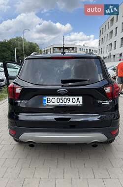 Позашляховик / Кросовер Ford Escape 2019 в 