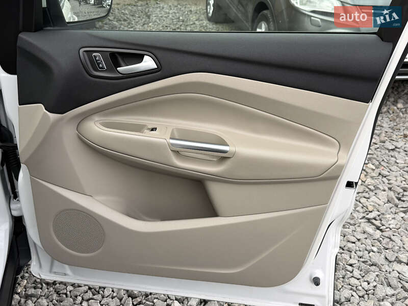 Позашляховик / Кросовер Ford Escape 2015 в Стрию