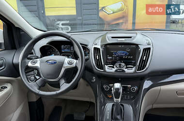 Позашляховик / Кросовер Ford Escape 2015 в 