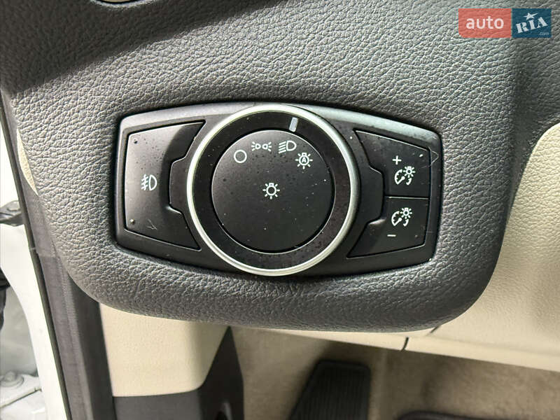 Позашляховик / Кросовер Ford Escape 2015 в Стрию