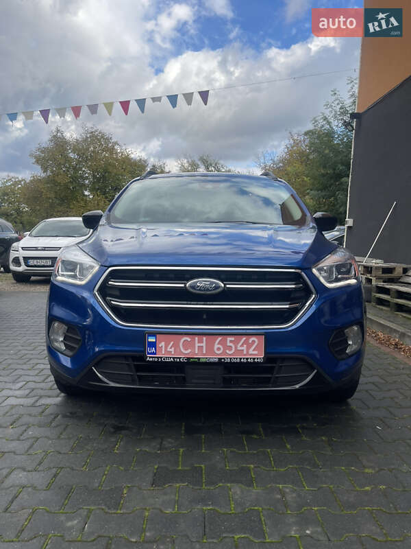 Позашляховик / Кросовер Ford Escape 2017 в Чернівцях