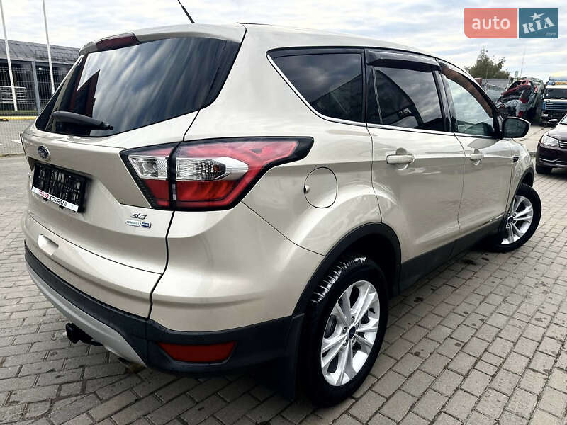 Позашляховик / Кросовер Ford Escape 2017 в Львові