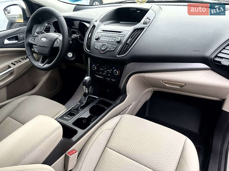 Позашляховик / Кросовер Ford Escape 2017 в Львові