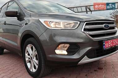 Внедорожник / Кроссовер Ford Escape 2017 в Ровно