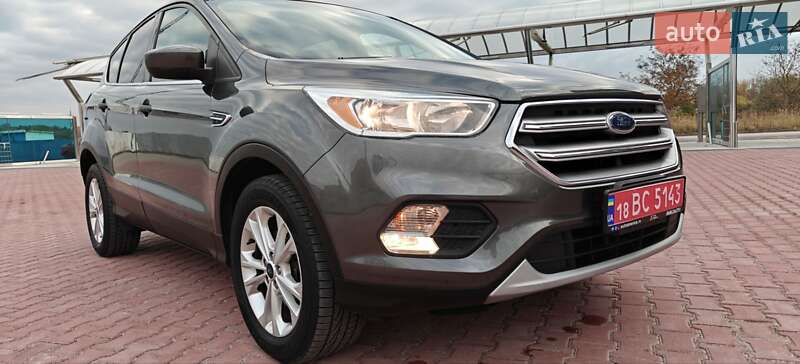Внедорожник / Кроссовер Ford Escape 2017 в 
