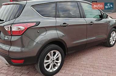 Внедорожник / Кроссовер Ford Escape 2017 в 