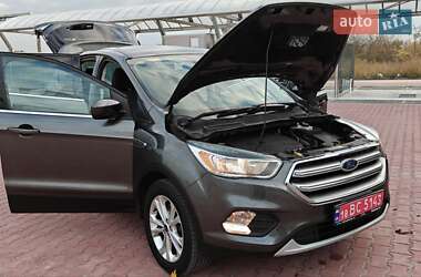 Внедорожник / Кроссовер Ford Escape 2017 в 