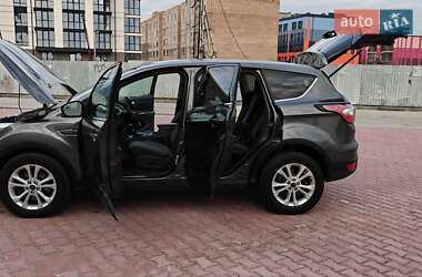 Внедорожник / Кроссовер Ford Escape 2017 в 