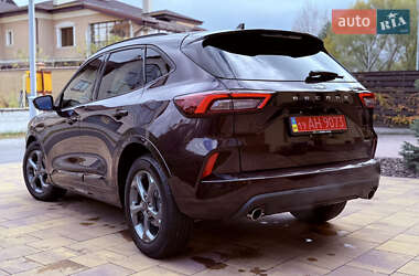 Позашляховик / Кросовер Ford Escape 2023 в 