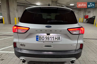 Внедорожник / Кроссовер Ford Escape 2019 в 