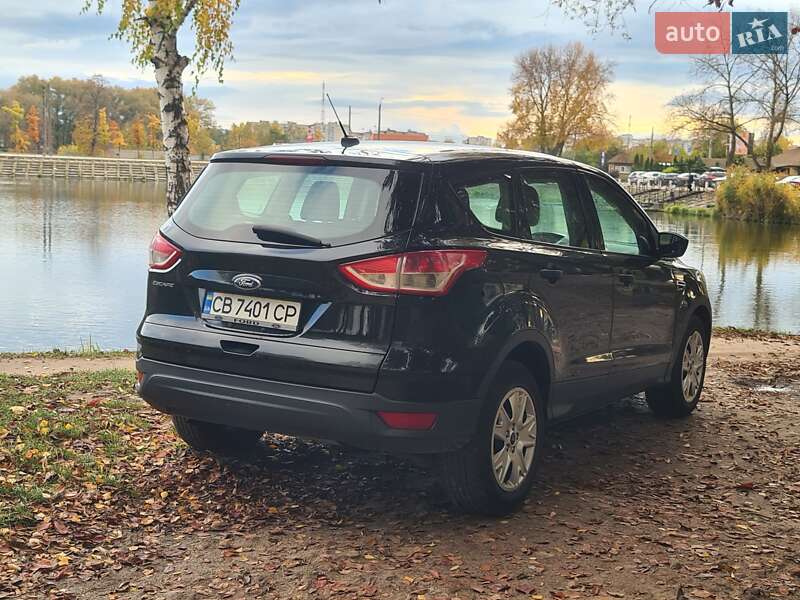 Позашляховик / Кросовер Ford Escape 2013 в 