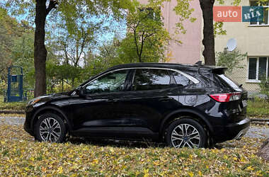 Внедорожник / Кроссовер Ford Escape 2020 в 