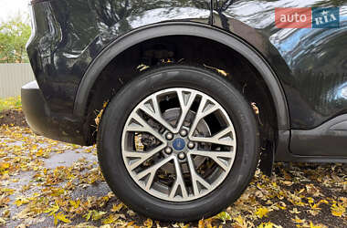 Внедорожник / Кроссовер Ford Escape 2020 в 