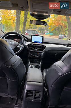 Внедорожник / Кроссовер Ford Escape 2020 в 