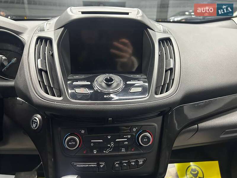 Внедорожник / Кроссовер Ford Escape 2018 в Черновцах