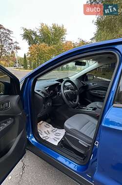 Внедорожник / Кроссовер Ford Escape 2019 в 