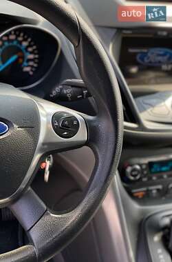 Позашляховик / Кросовер Ford Escape 2015 в  фото 28 Позашляховик / Кросовер Ford Escape 2015 в