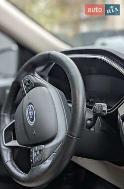 Внедорожник / Кроссовер Ford Escape 2020 в 
