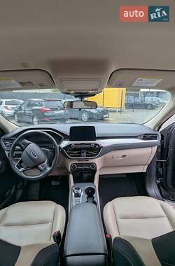 Внедорожник / Кроссовер Ford Escape 2020 в 