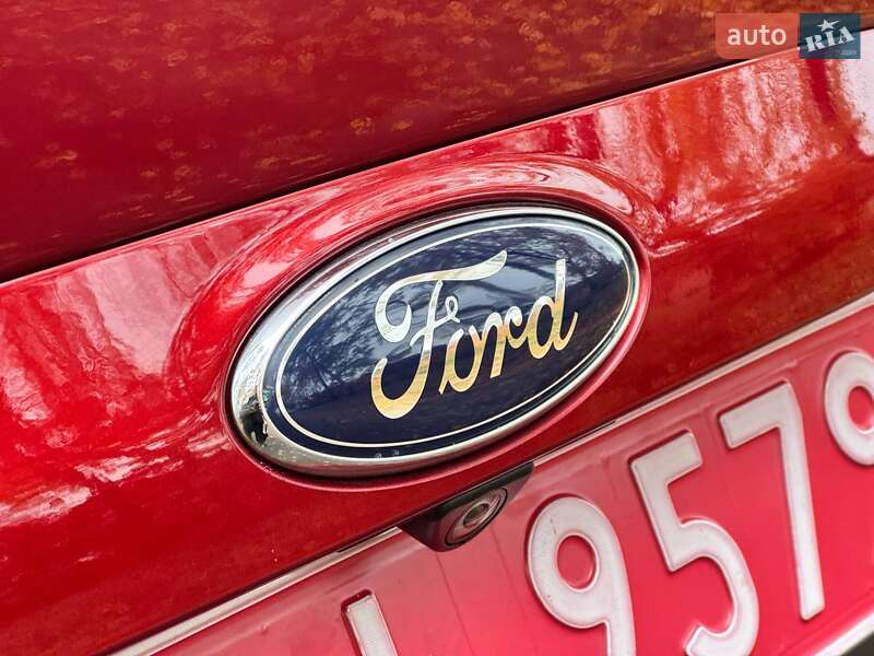 Внедорожник / Кроссовер Ford Escape 2015 в Ахтырке