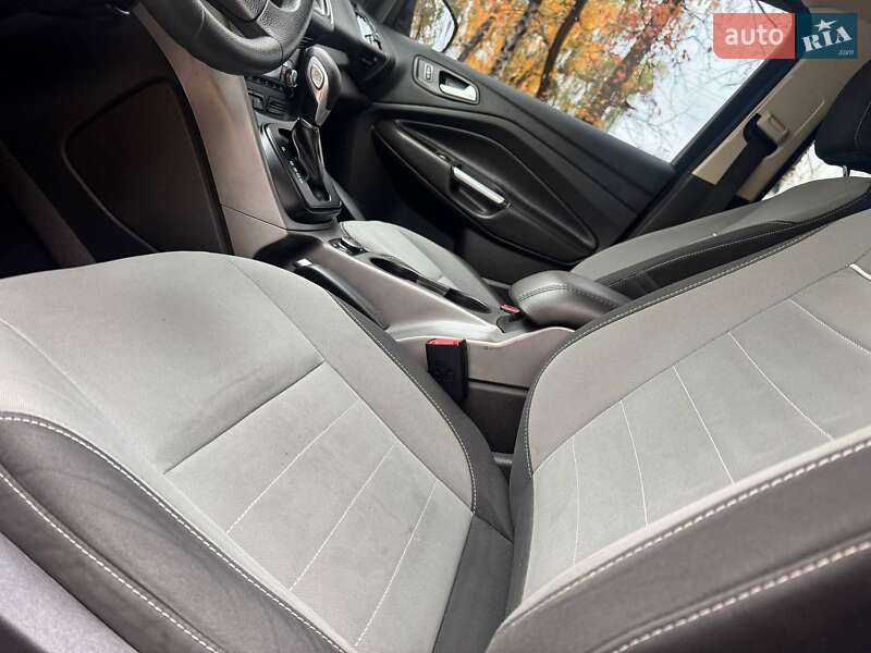 Внедорожник / Кроссовер Ford Escape 2015 в Ахтырке
