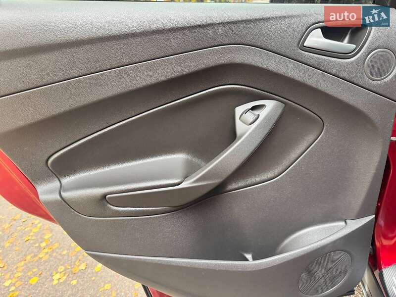 Внедорожник / Кроссовер Ford Escape 2015 в Ахтырке