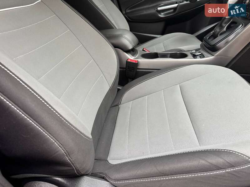 Внедорожник / Кроссовер Ford Escape 2015 в Ахтырке