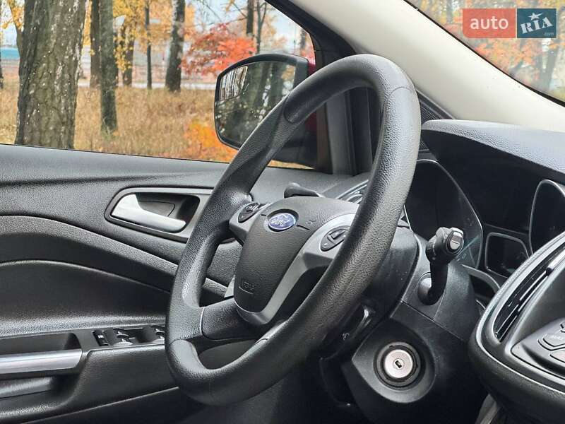 Внедорожник / Кроссовер Ford Escape 2015 в Ахтырке