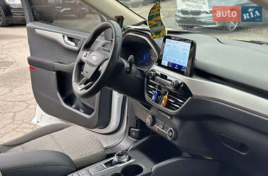 Внедорожник / Кроссовер Ford Escape 2020 в 