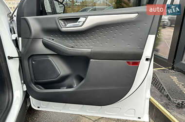 Внедорожник / Кроссовер Ford Escape 2020 в 