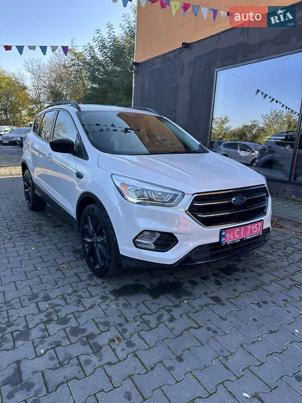 Внедорожник / Кроссовер Ford Escape 2016 в Черновцах