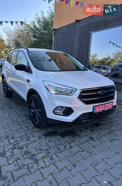Позашляховик / Кросовер Ford Escape 2016 в  фото 3 Позашляховик / Кросовер Ford Escape 2016 в