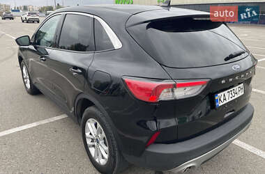 Позашляховик / Кросовер Ford Escape 2022 в 