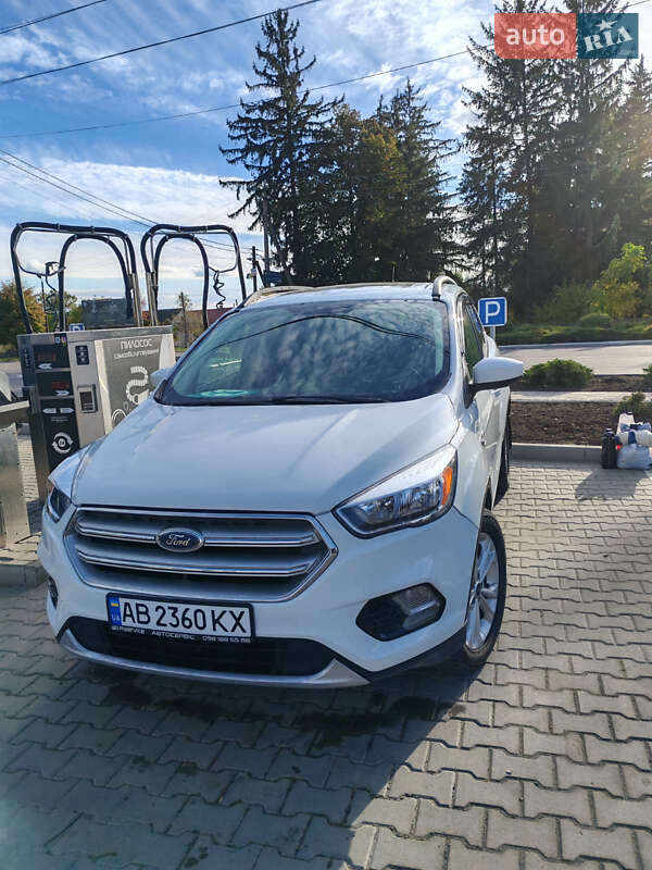 Внедорожник / Кроссовер Ford Escape 2018 в Ладыжине