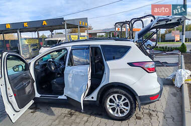 Внедорожник / Кроссовер Ford Escape 2018 в 