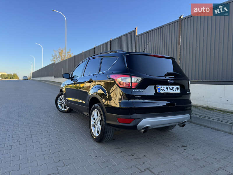 Внедорожник / Кроссовер Ford Escape 2017 в Луцке