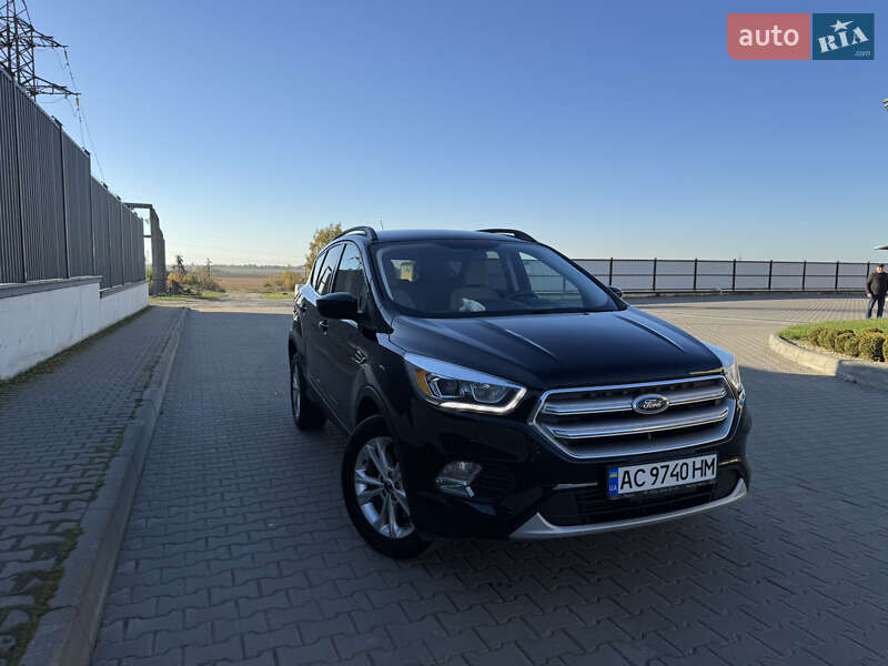 Внедорожник / Кроссовер Ford Escape 2017 в Луцке