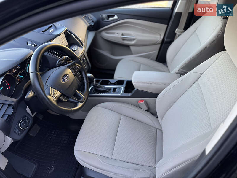 Внедорожник / Кроссовер Ford Escape 2017 в Луцке
