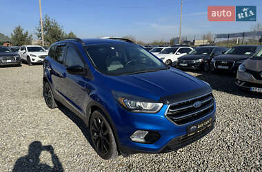 Внедорожник / Кроссовер Ford Escape 2016 в 
