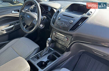 Внедорожник / Кроссовер Ford Escape 2016 в 