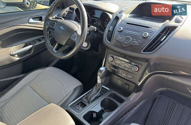 Внедорожник / Кроссовер Ford Escape 2016 в 