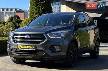 Позашляховик / Кросовер Ford Escape 2018 в 