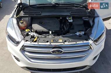 Позашляховик / Кросовер Ford Escape 2018 в  фото 2 Позашляховик / Кросовер Ford Escape 2018 в