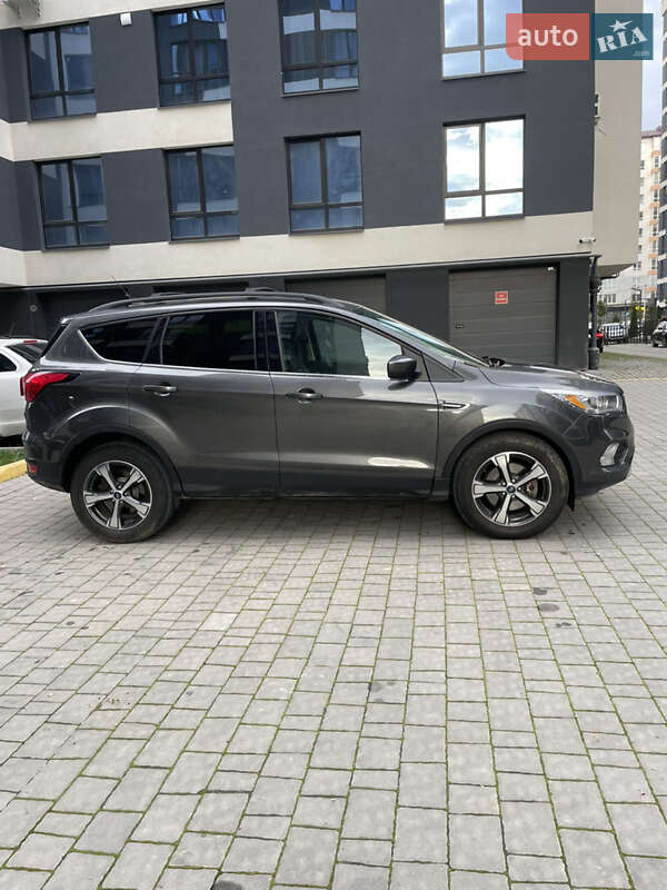 Внедорожник / Кроссовер Ford Escape 2018 в Ивано-Франковске
