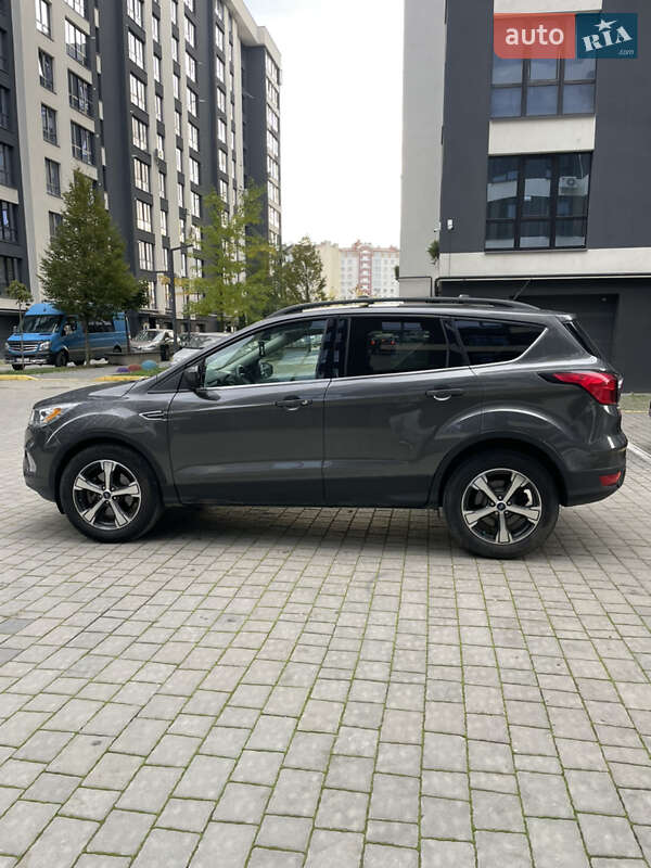 Внедорожник / Кроссовер Ford Escape 2018 в Ивано-Франковске