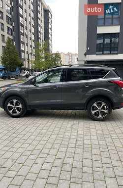Внедорожник / Кроссовер Ford Escape 2018 в 